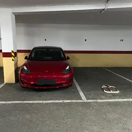 R & T Center - Parking *