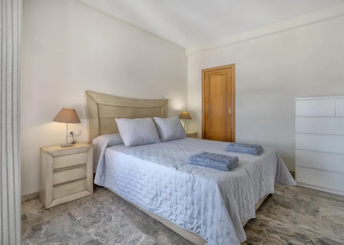 R & T Center - Parking *