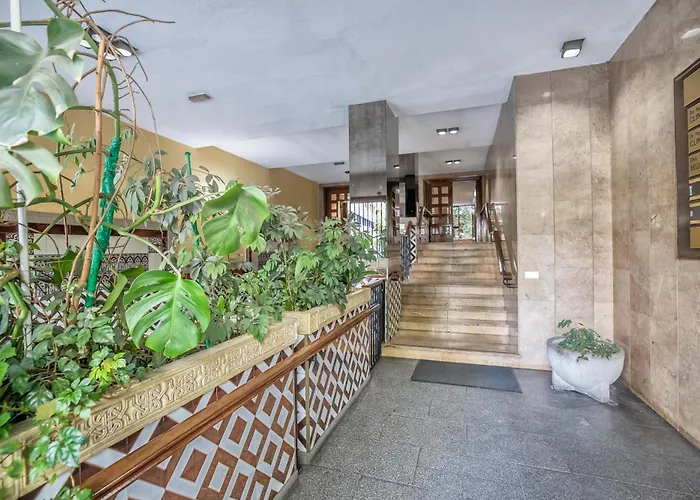 R & T Center - Parking