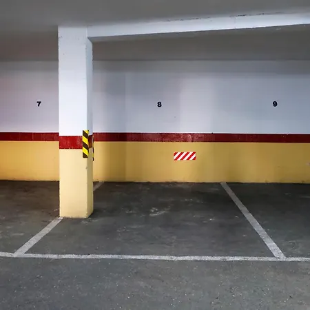 R & T Center - Parking *