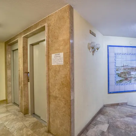 R & T Center - Parking *