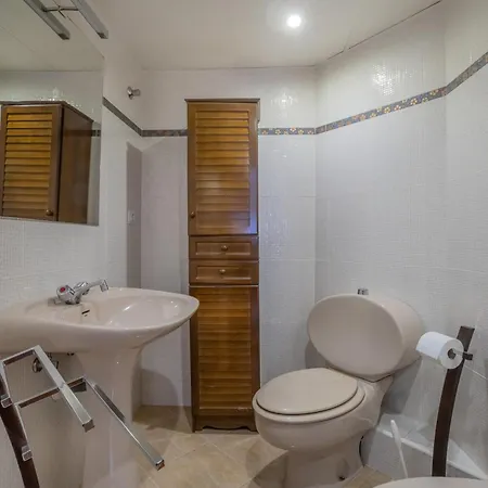 R & T Center - Parking Apartment *