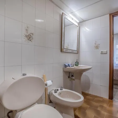 R & T Center - Parking *