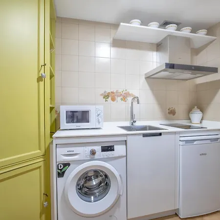 R & T Center - Parking Apartment