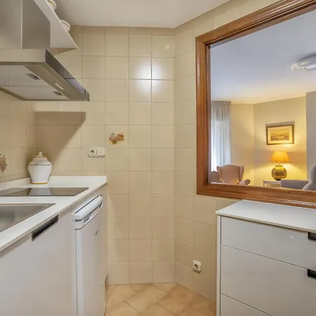 R & T Center - Parking Апартаменты Кордова