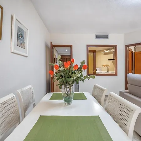 R & T Center - Parking Апартаменты Кордова