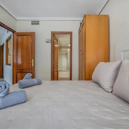 R & T Center - Parking Apartment *