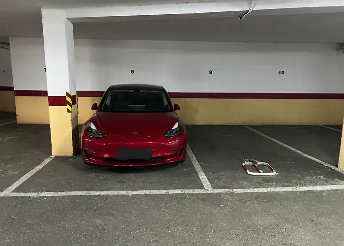 R & T Center - Parking *