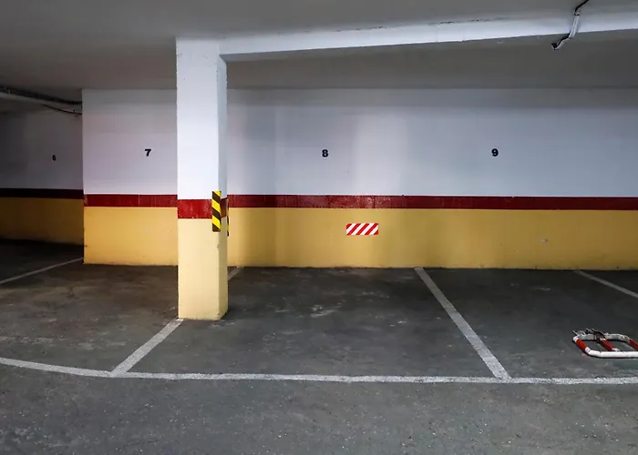 R & T Center - Parking *